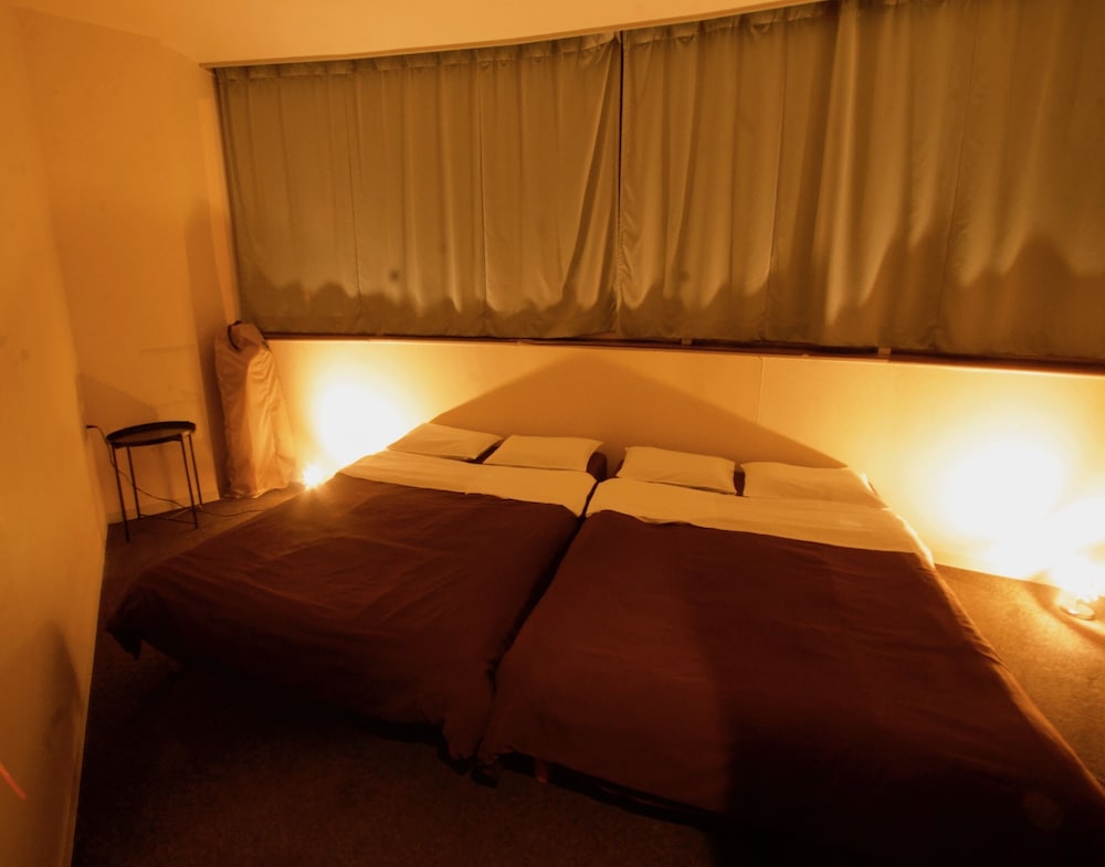 ツインルーム (2 Double Beds) 客室3 | 大阪ゲストハウスネスト