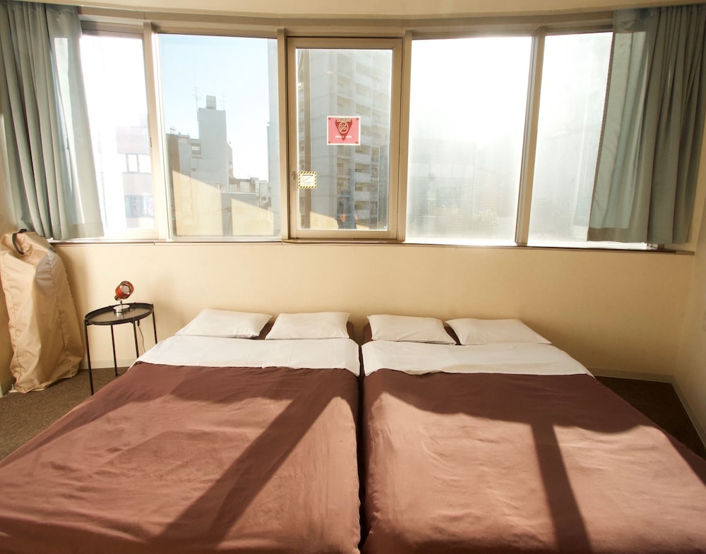 ツインルーム (2 Double Beds) 客室1 | 大阪ゲストハウスネスト