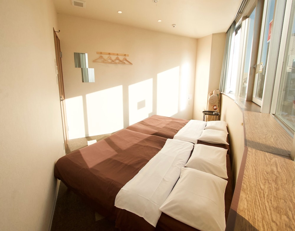 ツインルーム (2 Double Beds) 客室2 | 大阪ゲストハウスネスト
