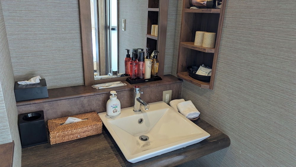 ベーシック ダブルルーム 禁煙 バスルーム0 | 心湯の宿 ～SAZANA～