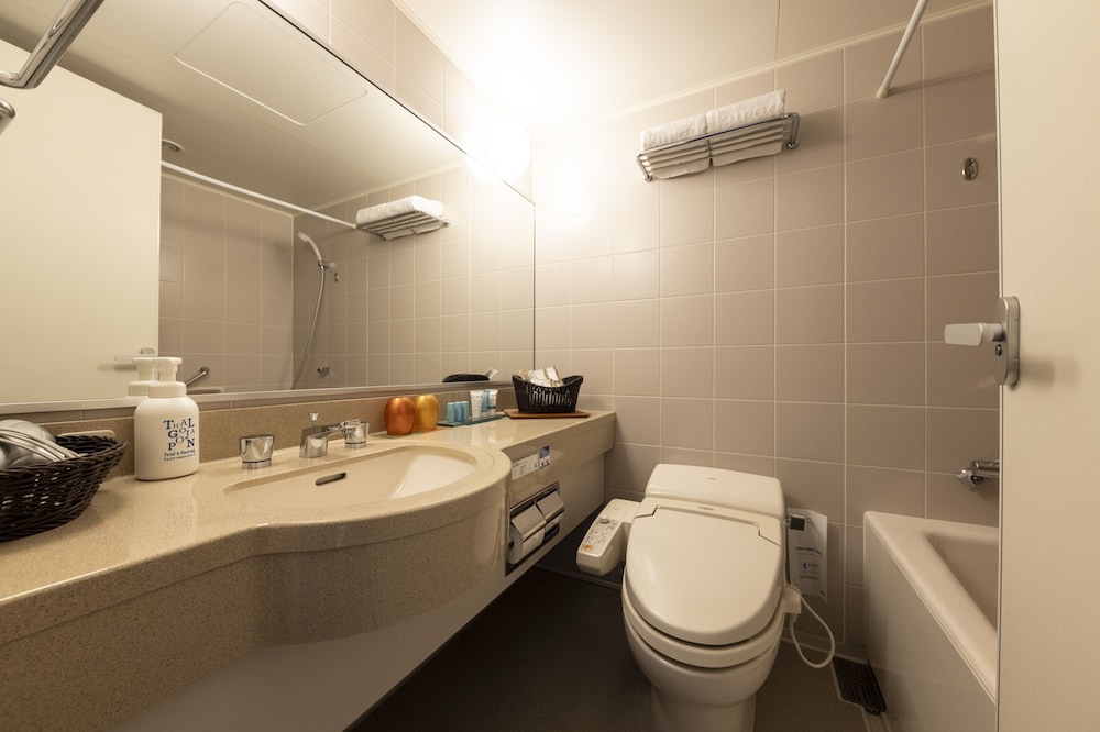 スタンダード ツインルーム バスルーム0 | 里山オーベルジュ & 温泉ウェルネススパ 桜ヶ池クアガーデン