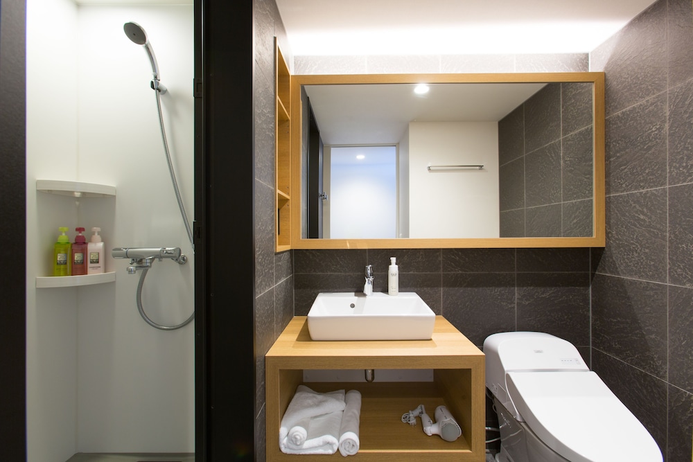 スーペリアニセコルーム (中階、シャワー付き、エアコンなし / 扇風機のみ) 禁煙 バスルーム0 | Always Niseko