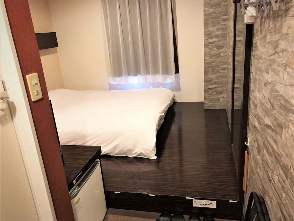 ダブルルーム クイーンベッド 1 台 禁煙 (Japanese Modern) 客室2 | グリーンリッチホテル岩国駅前 人工温泉・二股湯の華