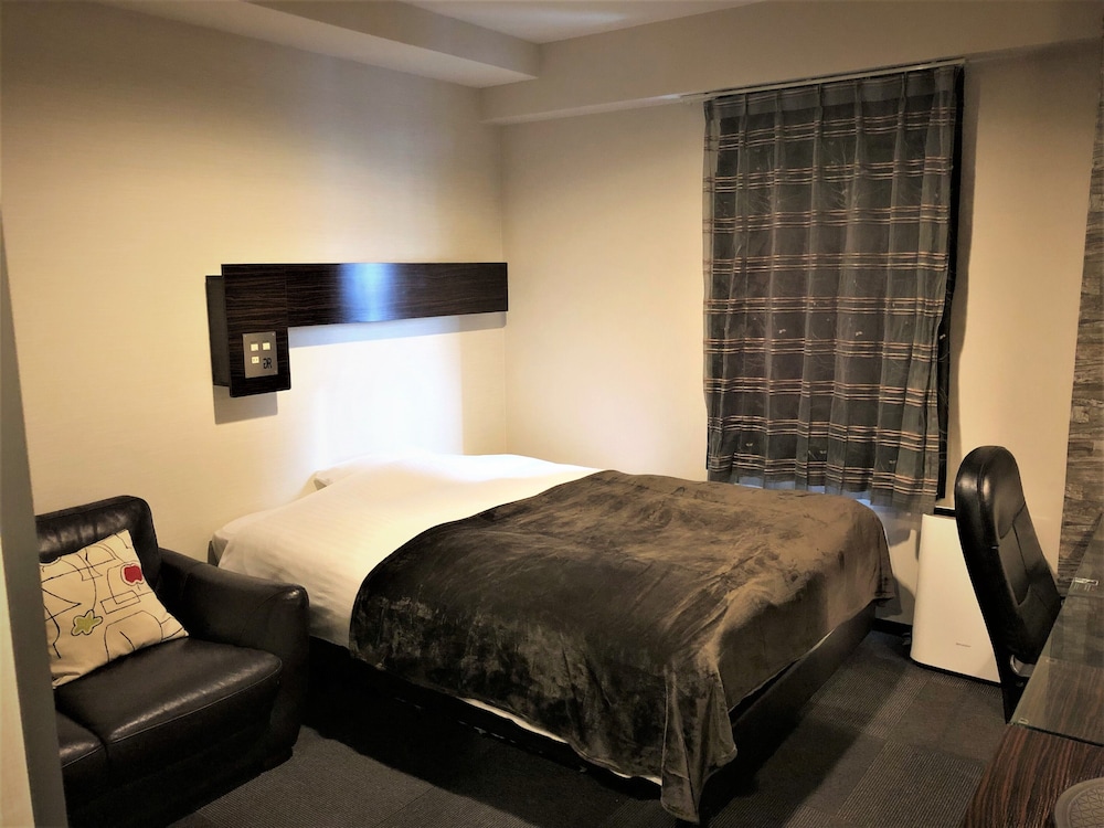 プレミアム ダブルルーム ダブルベッド 1 台 禁煙 | グリーンリッチホテル岩国駅前 人工温泉・二股湯の華