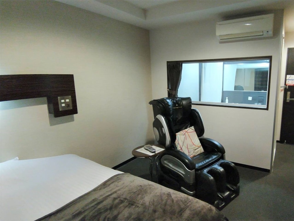 プレミアム ダブルルーム ダブルベッド 1 台 禁煙 客室9 | グリーンリッチホテル岩国駅前 人工温泉・二股湯の華