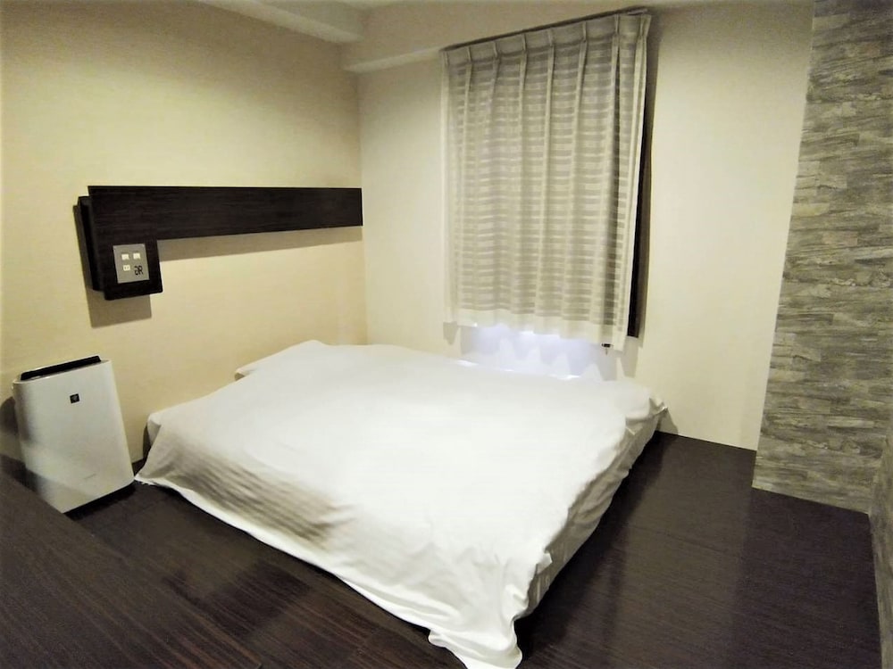 ダブルルーム クイーンベッド 1 台 禁煙 (Japanese Modern) | グリーンリッチホテル岩国駅前 人工温泉・二股湯の華