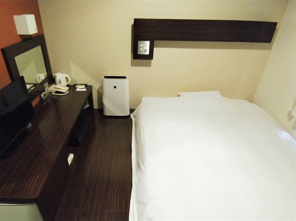 ダブルルーム クイーンベッド 1 台 禁煙 (Japanese Modern) 客室4 | グリーンリッチホテル岩国駅前 人工温泉・二股湯の華