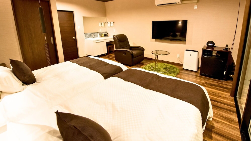 【洋モダンスーペリア洋室】露天風呂付き 喫煙 客室1 | リブマックスリゾート箱根仙石原