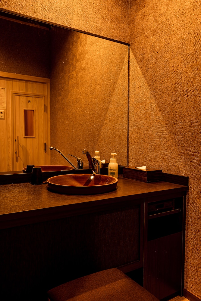 和室 スタンダード サウナ付き 共用バスルーム 禁煙 客室2 | 彌榮館