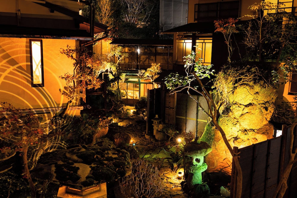 [共用バスルーム] 懐かしの間 貸切温泉30分付き 夕朝部屋食 禁煙 部屋からの景観0 | 彌榮館