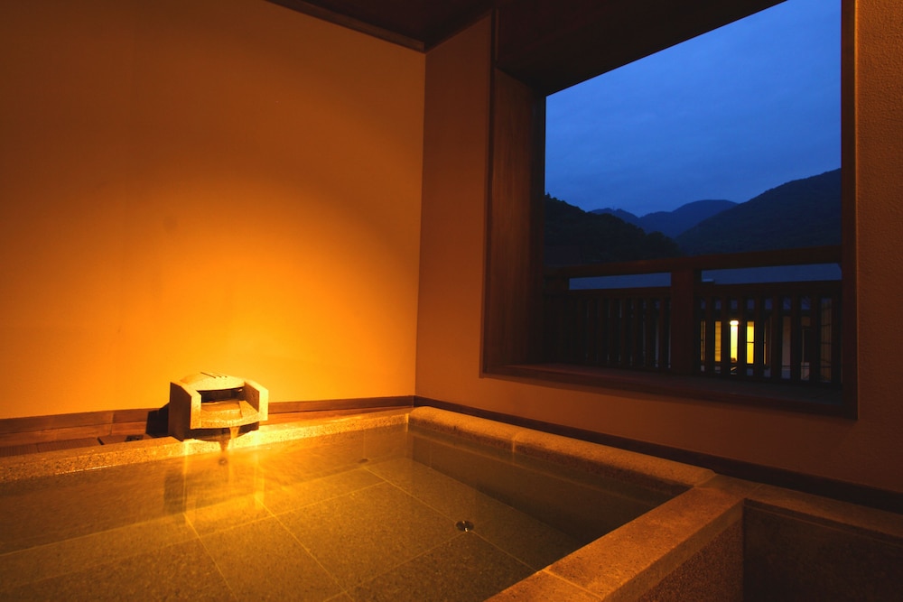 [専用風呂付]そよぎの間 (雲雀 瑞雲) 貸切温泉30分付き 夕朝部屋食 禁煙 | 彌榮館