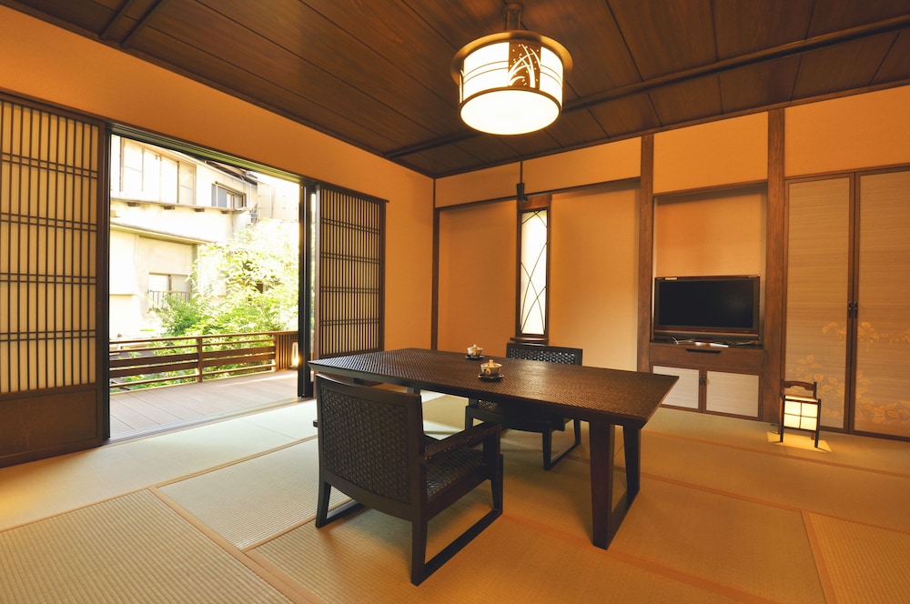 [専用風呂] 寛ぎの間 (早雲 北条) 貸切温泉30分付き 夕朝部屋食 禁煙 客室1 | 彌榮館