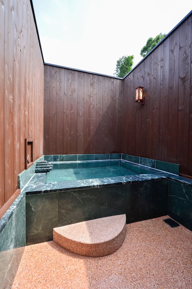 [専用風呂付] 親しみの間 (葛城 山吹) 貸切温泉30分付き 夕朝部屋食 禁煙 バスルーム0 | 彌榮館