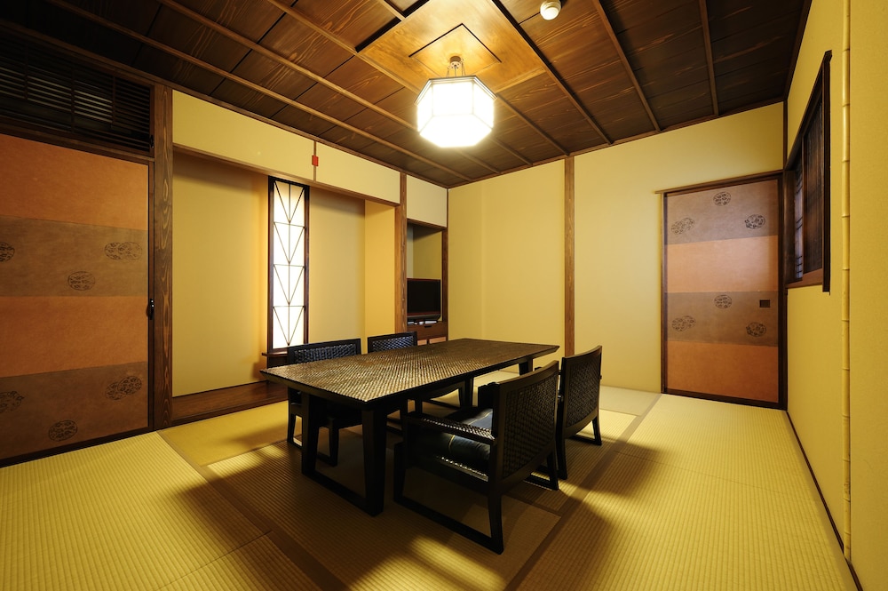 [専用風呂付]そよぎの間 (雲雀 瑞雲) 貸切温泉30分付き 夕朝部屋食 禁煙 客室0 | 彌榮館