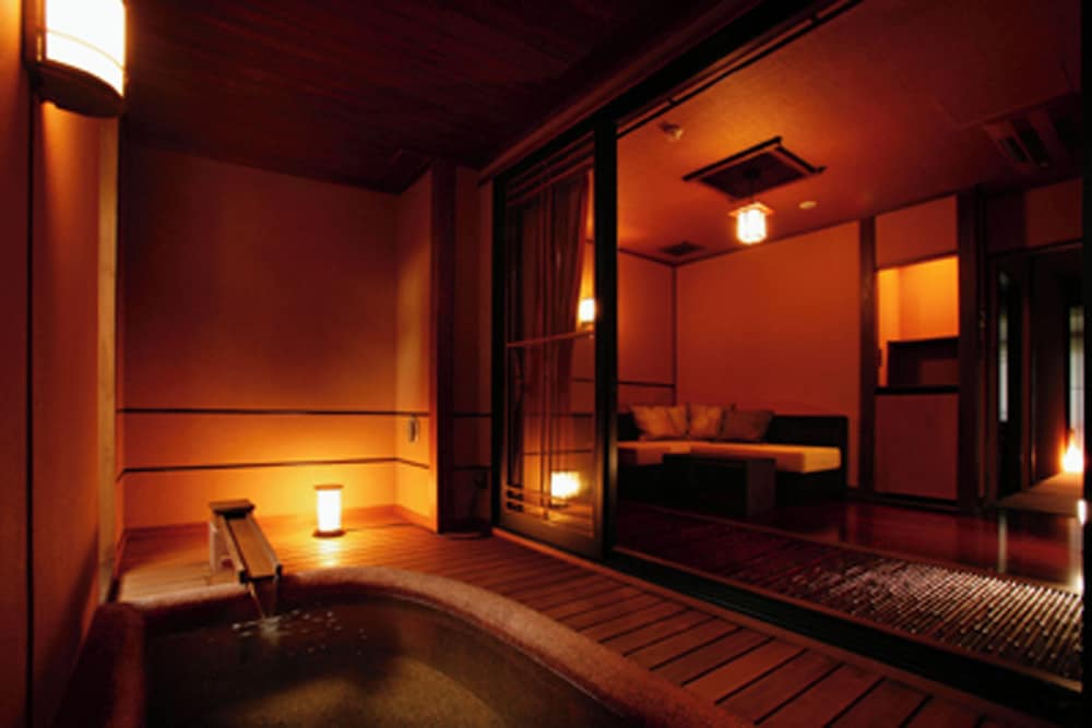 [専用風呂] ゆとりの間 (蓬莱) 貸切温泉30分付き 夕朝部屋食 禁煙 | 彌榮館