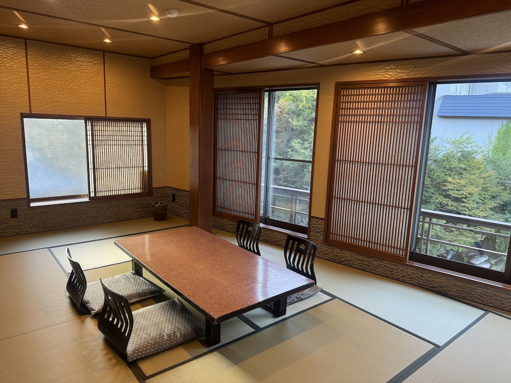 和室 スタンダード 専用風呂＆サウナ付き 禁煙 | 彌榮館
