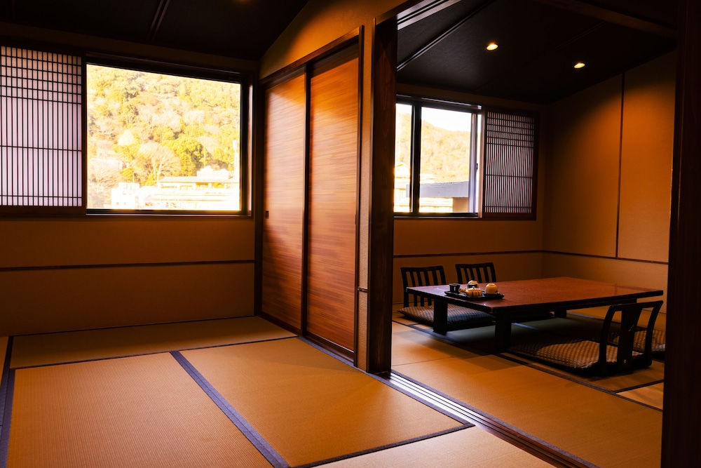 和室 スーペリア 客室外専用風呂＆サウナ付き 62平米 禁煙 客室2 | 彌榮館