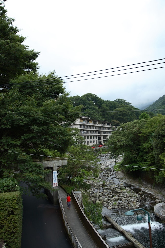 [共用バスルーム] 懐かしの間 貸切温泉30分付き 夕朝部屋食 禁煙 部屋からの景観1 | 彌榮館