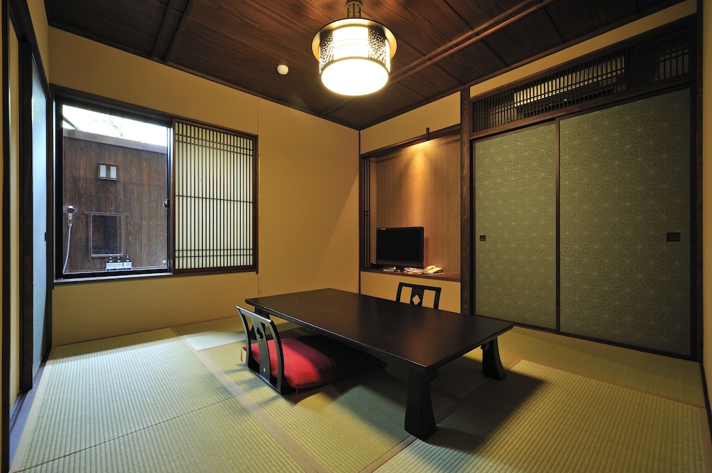 [専用風呂] 部屋タイプ指定なし 貸切温泉30分付き 夕朝部屋食 禁煙 客室0 | 彌榮館