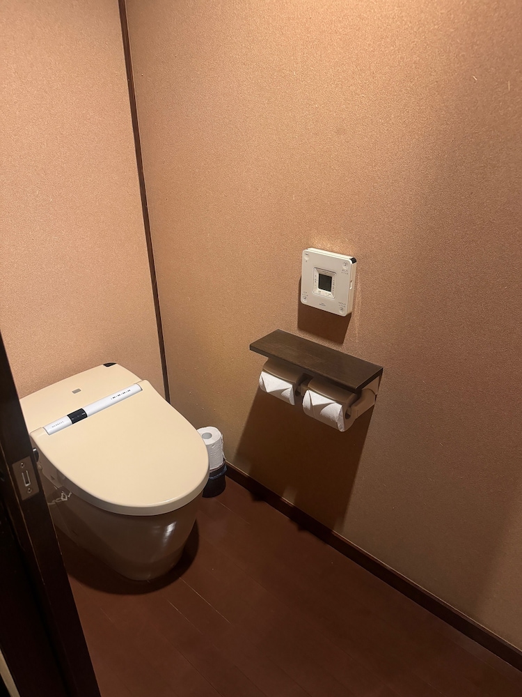[共用バスルーム] せせらぎの間 (栞) 貸切温泉30分付き 夕朝部屋食 禁煙 バスルーム1 | 彌榮館
