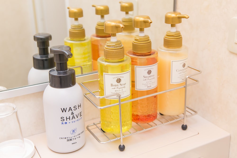 トリプルルーム 禁煙 (ベッド幅 110 cm, ソファーベッド ベッド幅90 cm) (0-５歳 添寝 1名まで) バスルーム1 | ホテル イルクオーレなんば