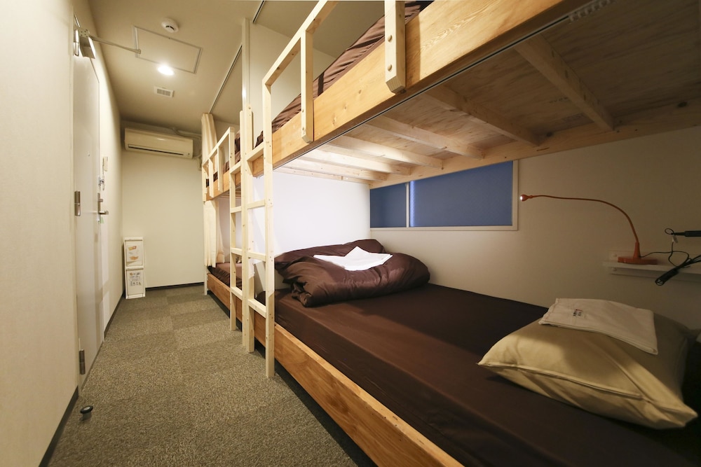 プライベートルーム（２段ベッド2台） 禁煙 | Roots Hostel