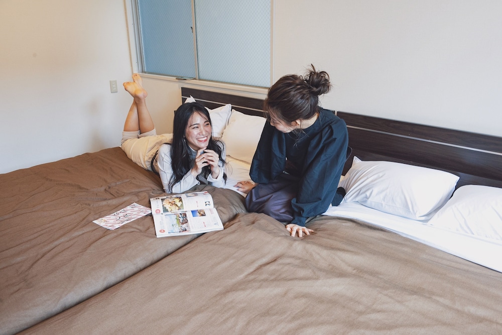 ファミリールーム (ダブルベッドタイプ) 禁煙 (アメニティ付き) 客室6 | Roots Hostel