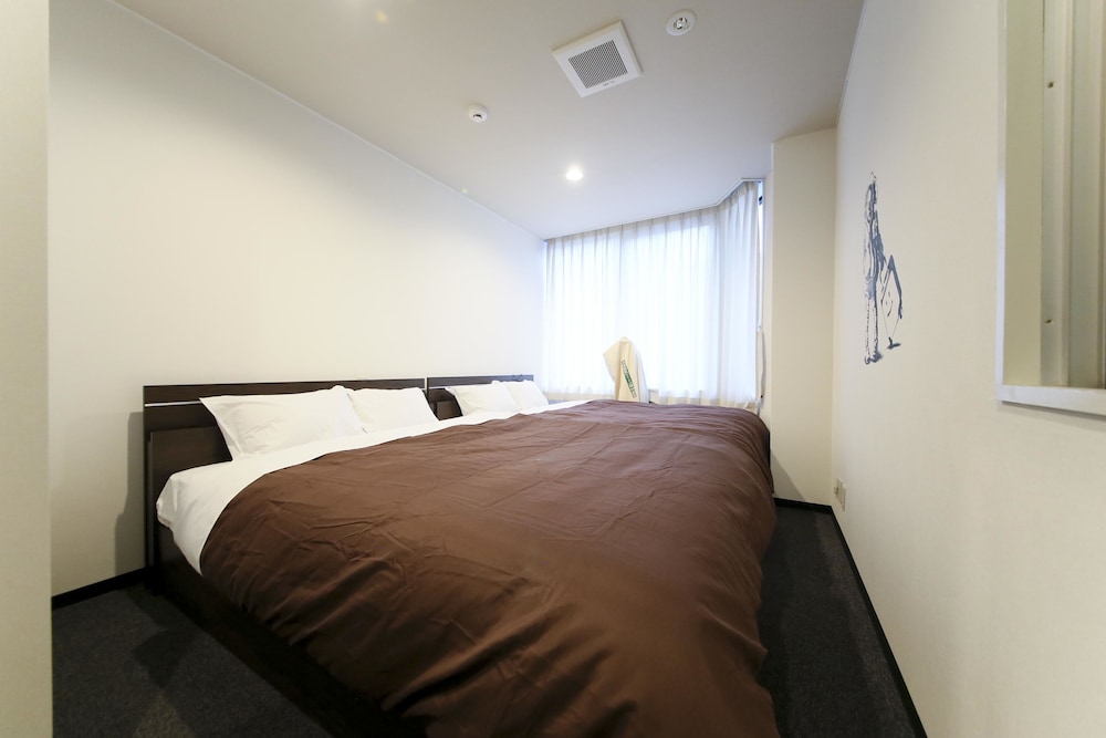 ファミリールーム（ダブルベッドタイプ）禁煙 客室1 | Roots Hostel