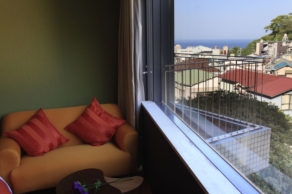 洋室キングベッド 3階 客室1 | 熱海 TENSUI