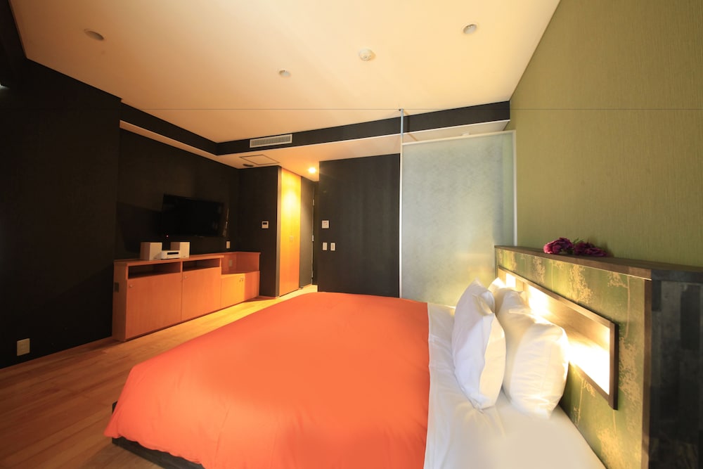 洋室キングベッド 3階 リビングルーム0 | 熱海 TENSUI