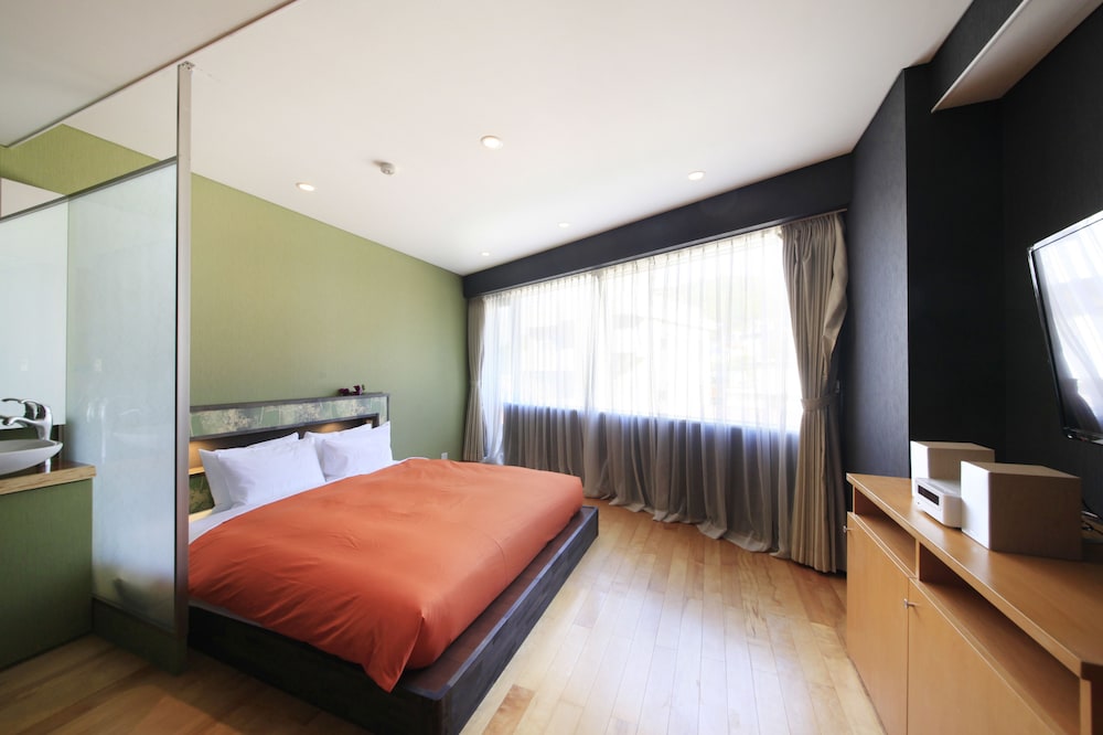 洋室キングベッド 3階 | 熱海 TENSUI