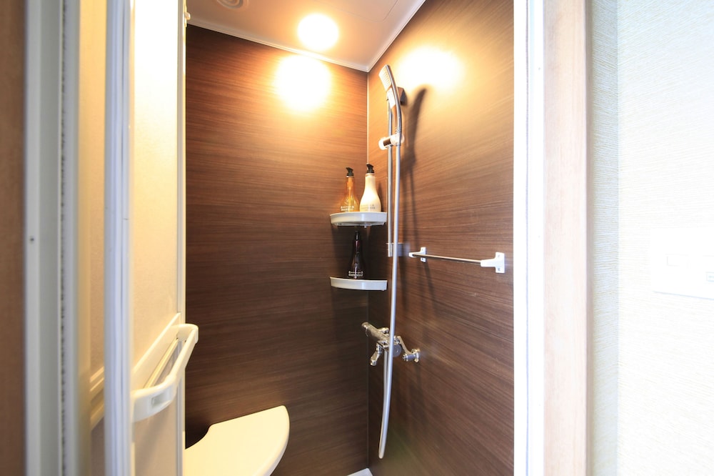 和室キングベッド　最上階 バスルームのシャワー0 | 熱海 TENSUI