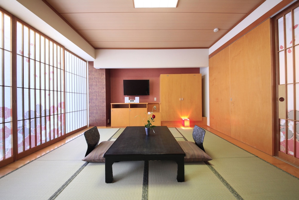 和室８畳　３階 リビングルーム1 | 熱海 TENSUI