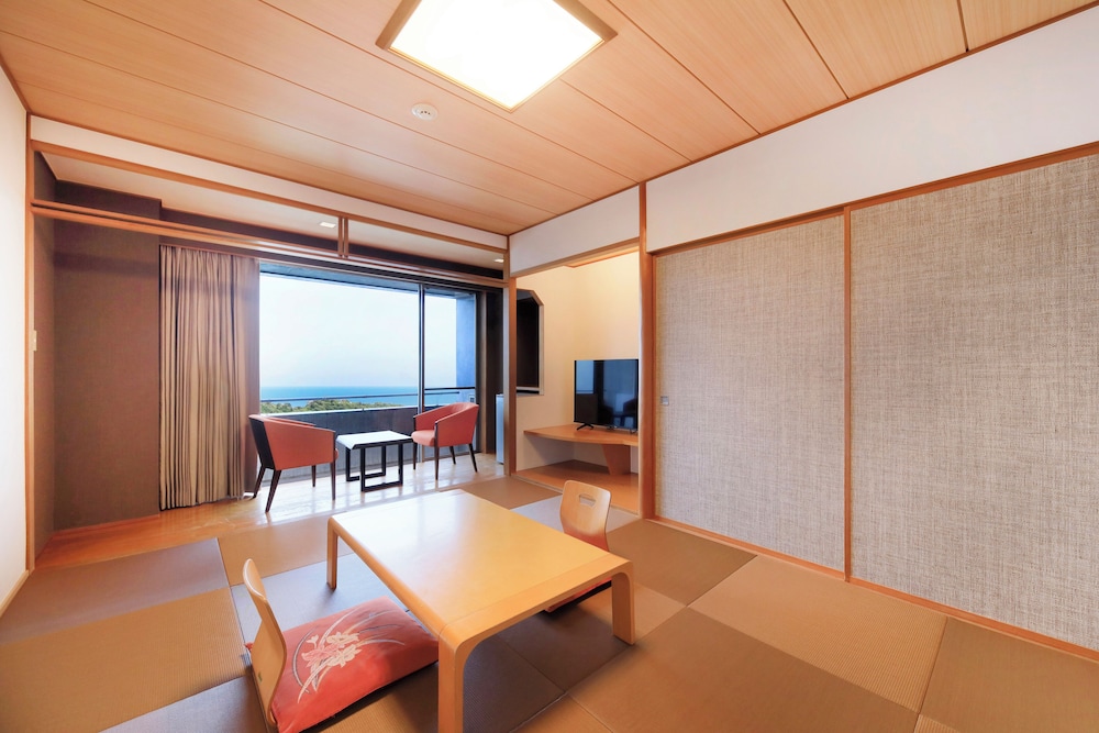 和室8畳 海側 客室1 | ソラトニワ熱海伊豆山