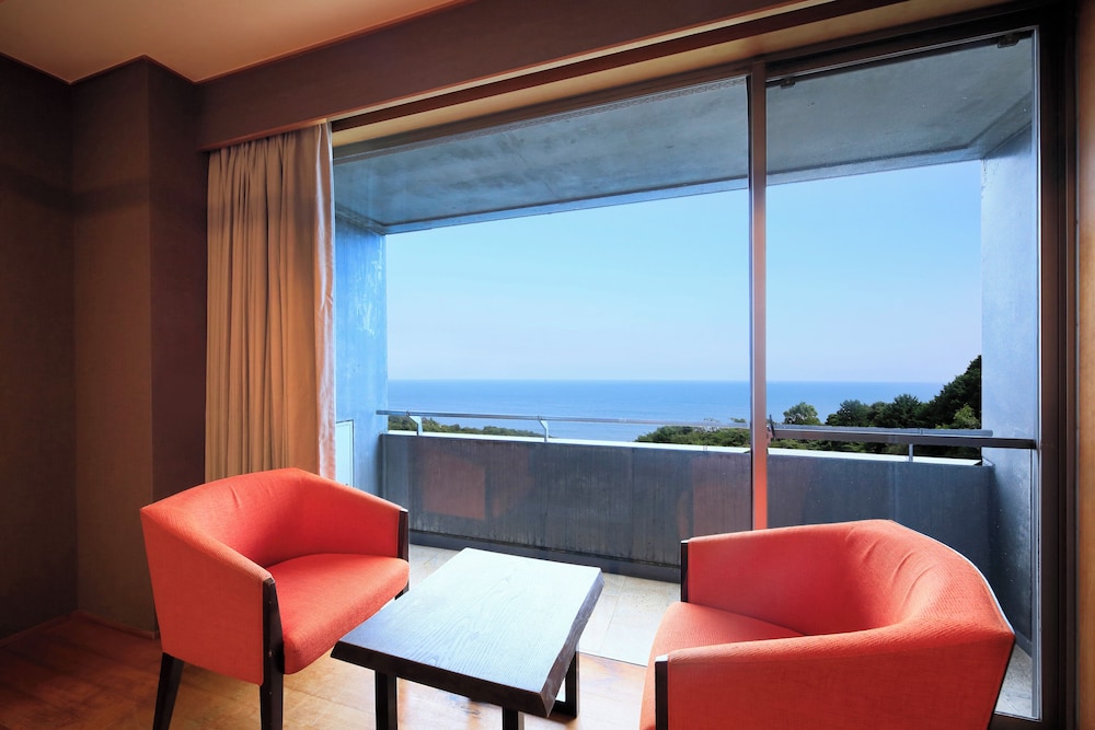 和室ベッドルーム(ツイン + 布団1組) 海側 部屋からの景観0 | ソラトニワ熱海伊豆山