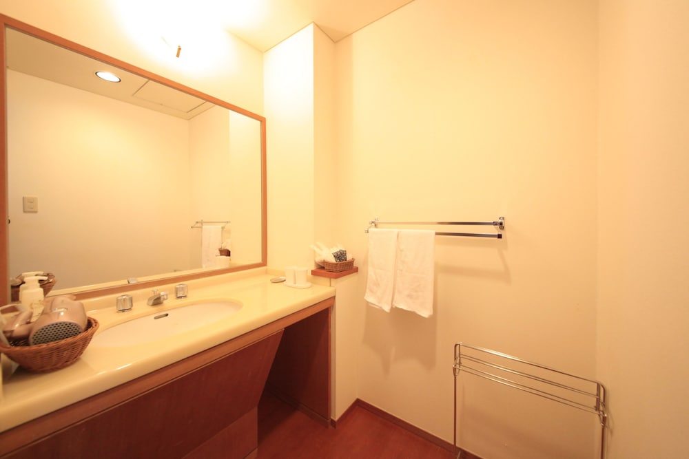 洋室キングベッド 海側 バスルーム0 | ソラトニワ熱海伊豆山