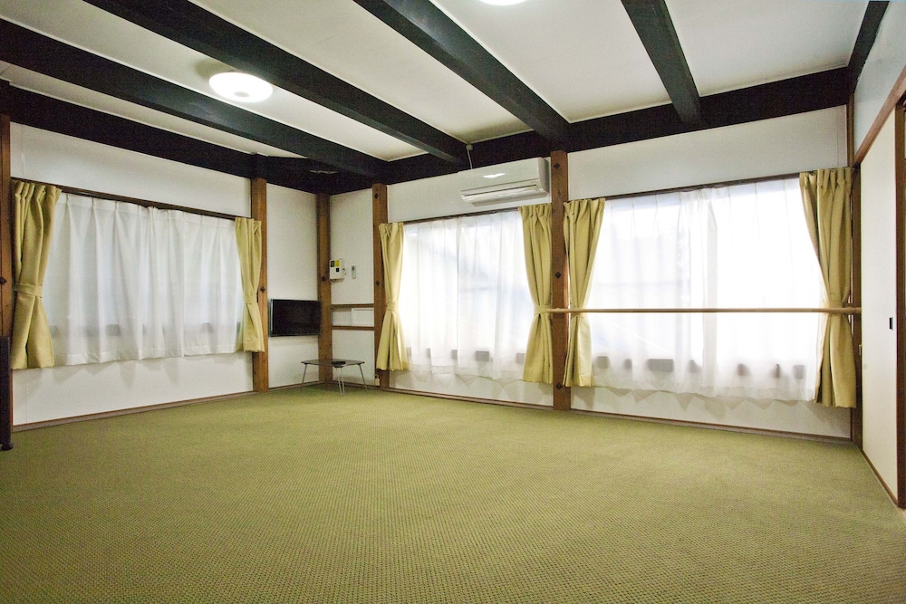 和室　スーペリアルーム　共用バスルーム | ドミトリー三段屋ゲストハウス