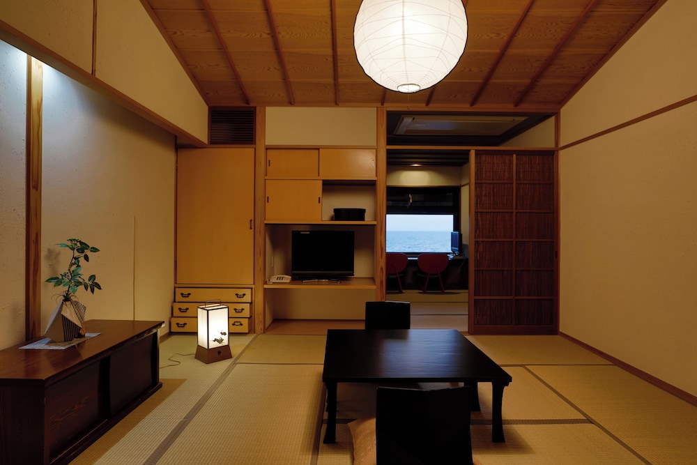 オーシャンフロント 和室 展望風呂付き 1 | 海のほてる いさば