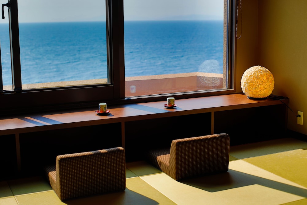 オーシャンフロント　和洋室　布団付き 客室1 | 海のほてる いさば