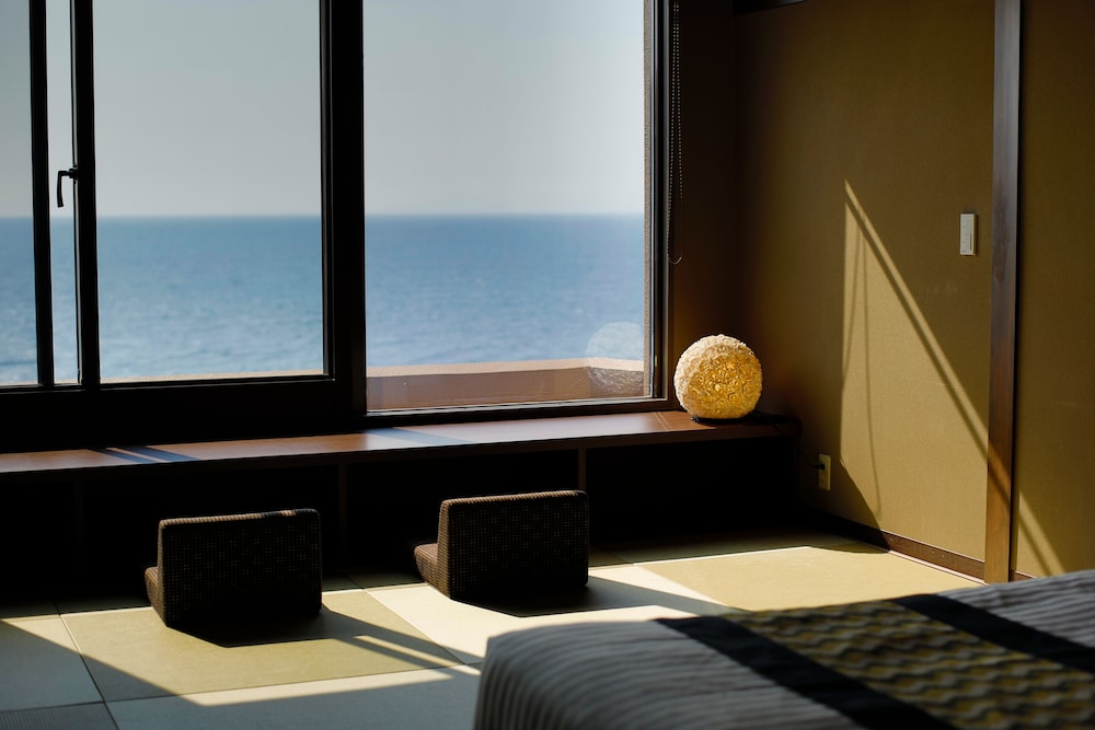 オーシャンフロント　和洋室　布団付き 客室4 | 海のほてる いさば