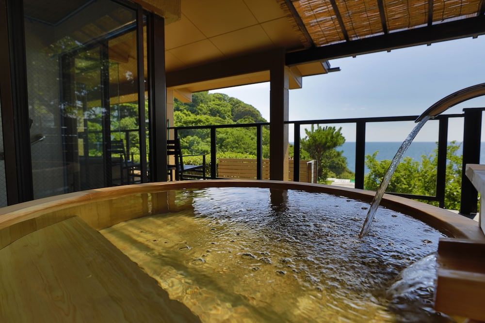 デラックス スタジオスイート スパ浴槽 オーシャンビュー バスルーム0 | 海のほてる いさば