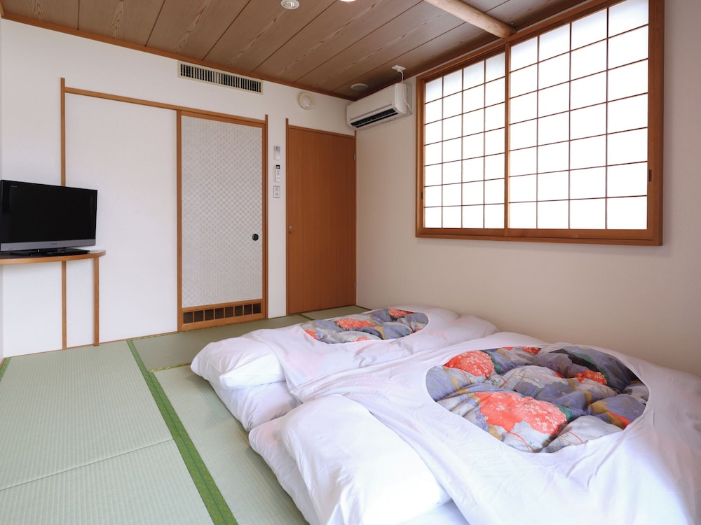 禁煙 和室7.5畳 バスタブ無のシャワーブースのみ 客室1 | ホテル湖龍