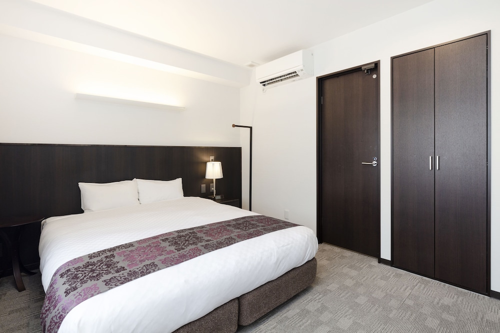 禁煙デラックスダブル【バス・トイレ別】 客室4 | ラシーヌホーム京都