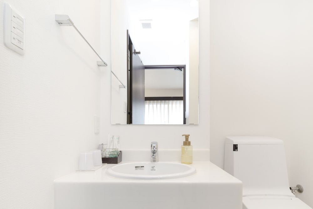 禁煙デラックスダブル【バス・トイレ別】 バスルーム1 | ラシーヌホーム京都