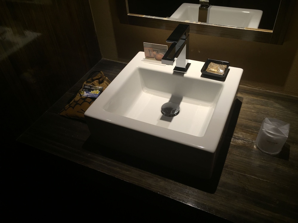 客室1 | アロマ バル- アダルト オンリー