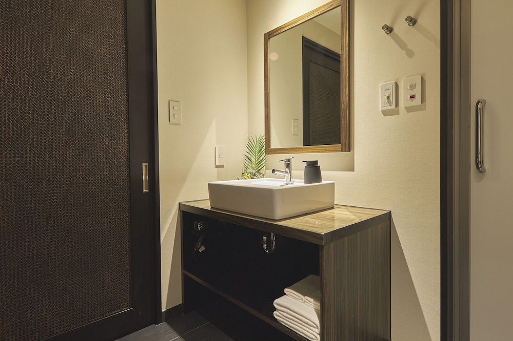 クラシック ツインルーム バスルーム0 | SAKE Kura Hotel 川崎宿