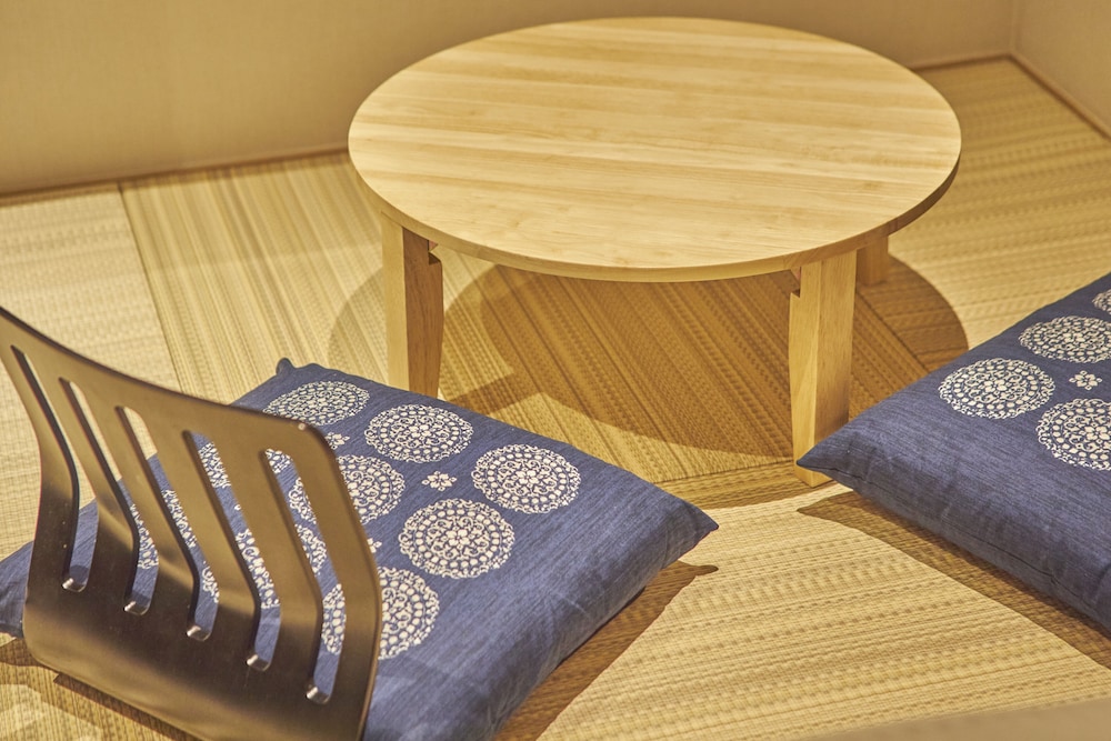 エコノミーダブル (Low Bed) 客室3 | SAKE Kura Hotel 川崎宿