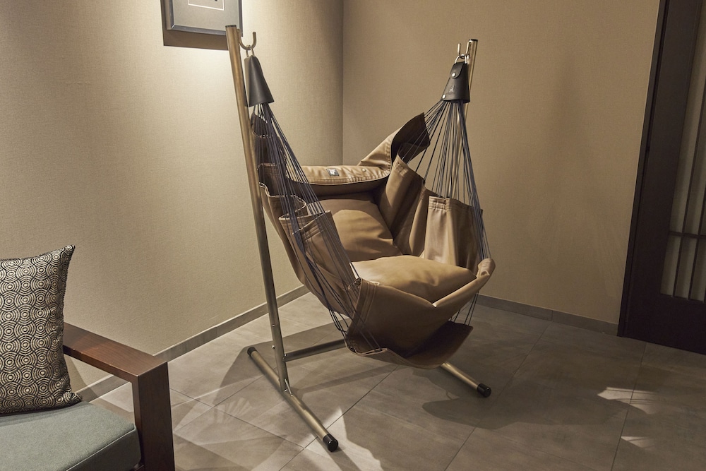 スイートダブル (Sofa and Bed) 客室4 | SAKE Kura Hotel 川崎宿