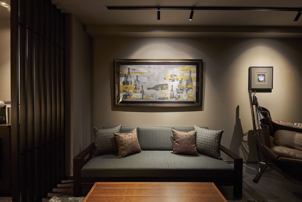 スイートダブル (Sofa and Bed) 客室3 | SAKE Kura Hotel 川崎宿