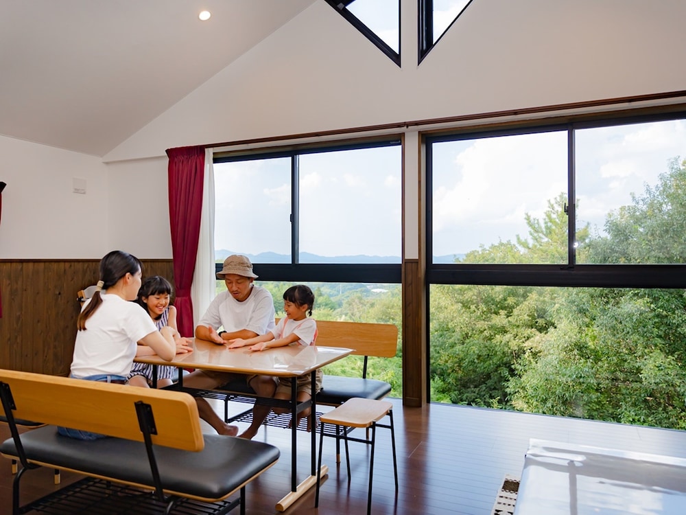 レイクビューコテージ 禁煙 リビング エリア1 | 松江市宍道ふるさと森林公園